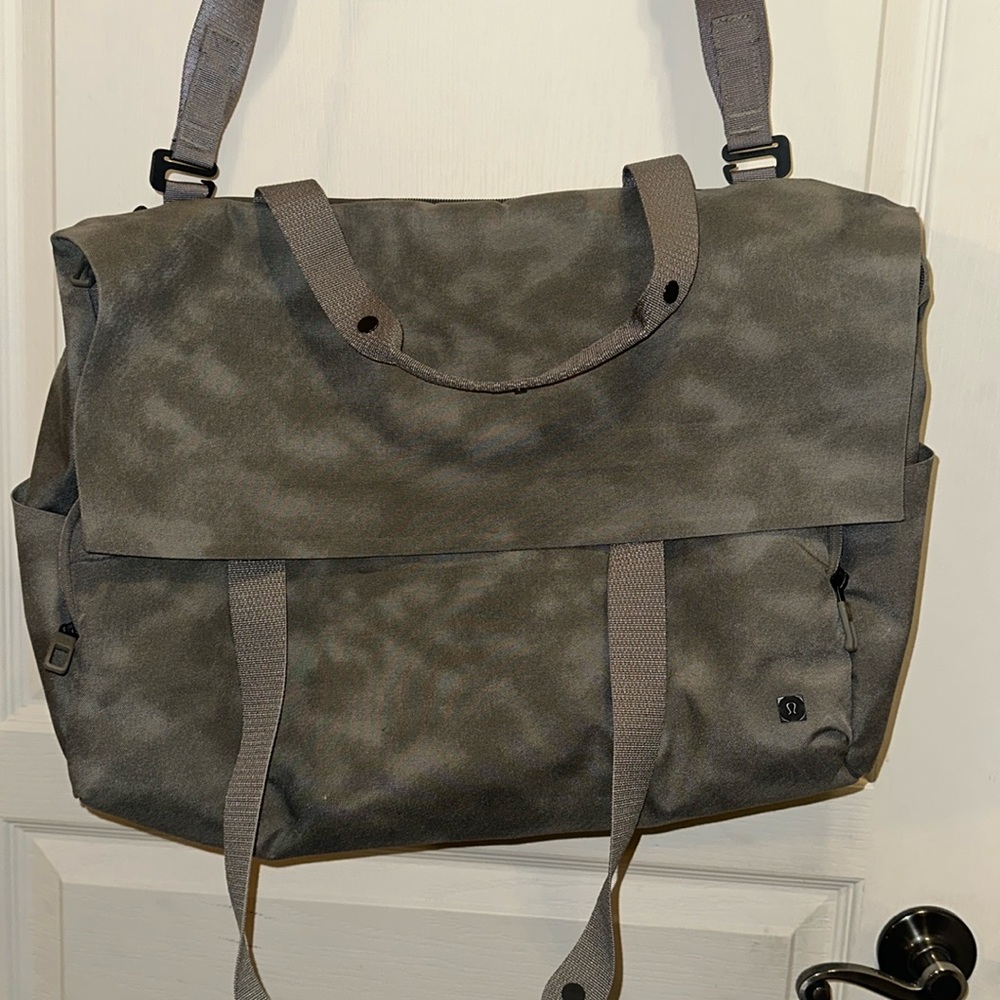 EUC LuLulemon Early Embark Duffle